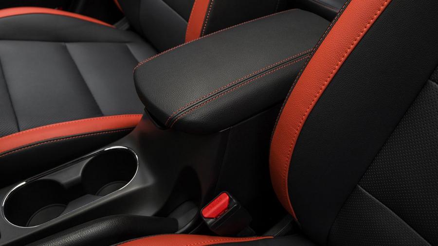 Детали интерьера Kia Forte5 2016 года  (фото 6 из 37)